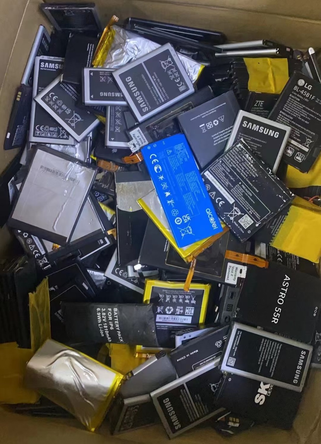 报废电池回收、手机电池、电脑电池、新能源汽车电池、家用电池回收